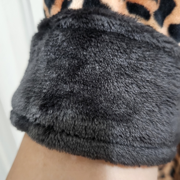 ANNE KLEIN CHEETAH PRINT LONG ROBE (NWT) - Picture 6 of 12